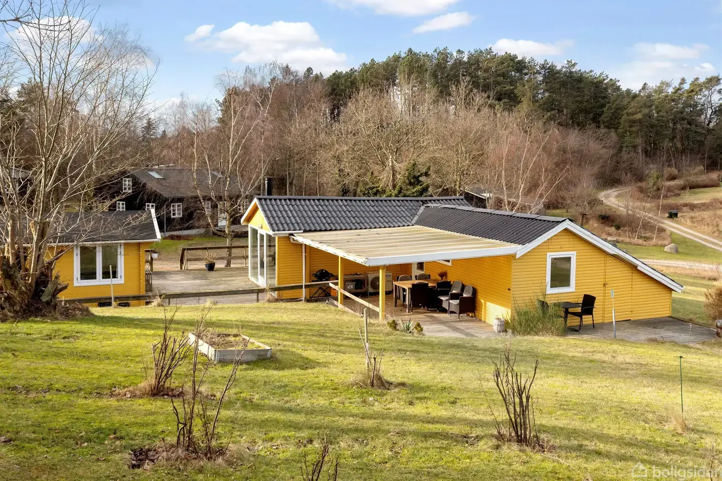 Velbeliggende fritidshus ved Esby Strand