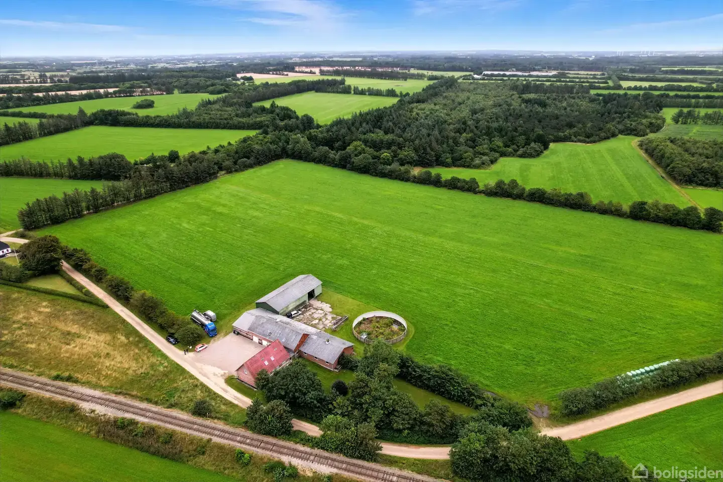 Landejendom på Dyrebyvej 31, 6854 Henne