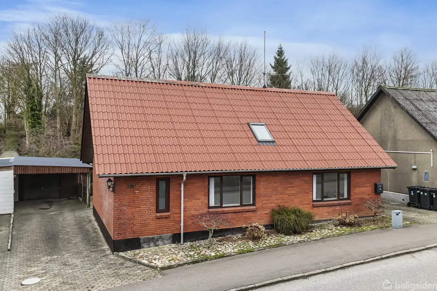 CHARMERENDE VILLA MED SJÆL, PLADS OG EN HYGGELIG HAVE