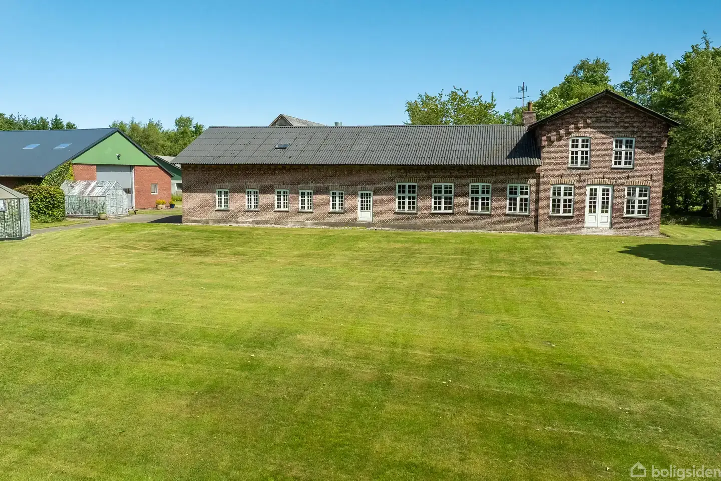 Landejendom på Sortkærvej 9, 9900 Frederikshavn