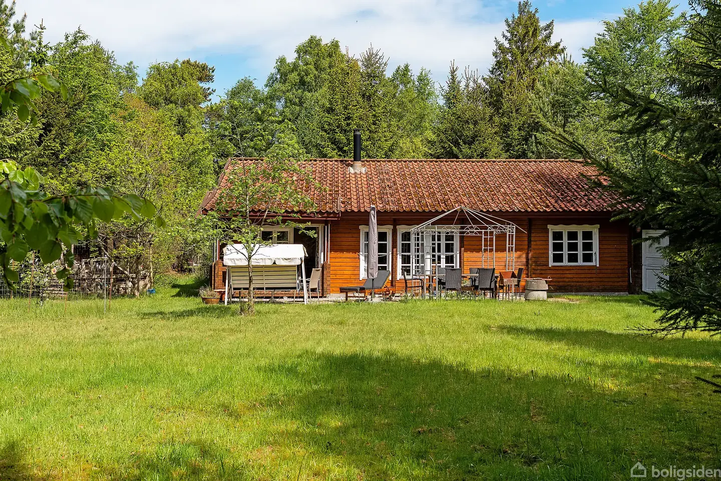 Fritidshus midt i skovens ro i eftertragtede Tibirke Sand