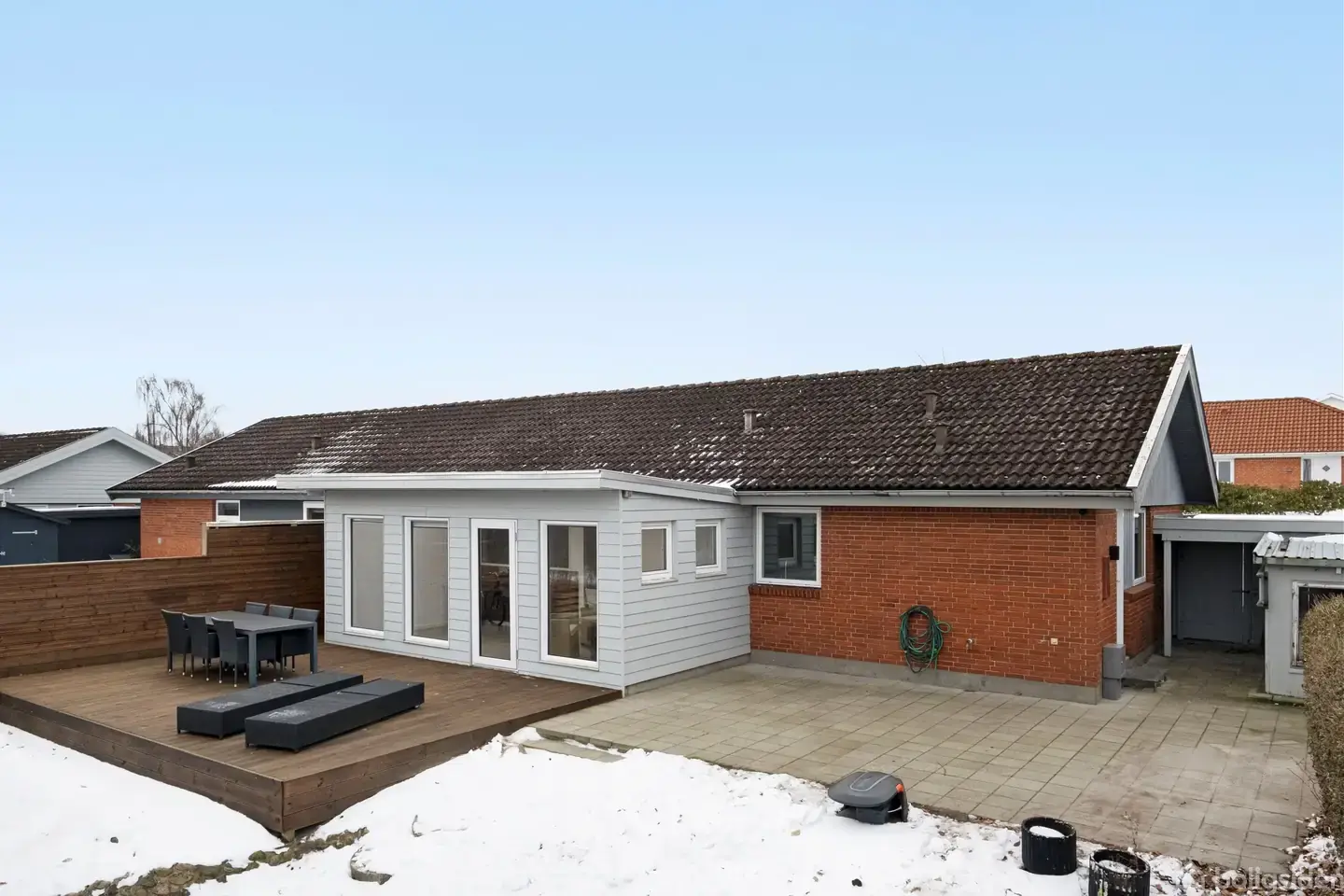 INDFLYTNINGSKLAR OG TOTALMODERNISERET RÆKKEHUS PÅ ATTRAKTIV ADRESSE - TÆT PÅ MIDTBYEN