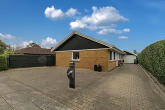 Villa på Fyrrelunden 84, 6705 Esbjerg Ø