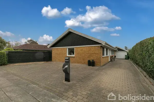 Villa på Fyrrelunden 84, 6705 Esbjerg Ø