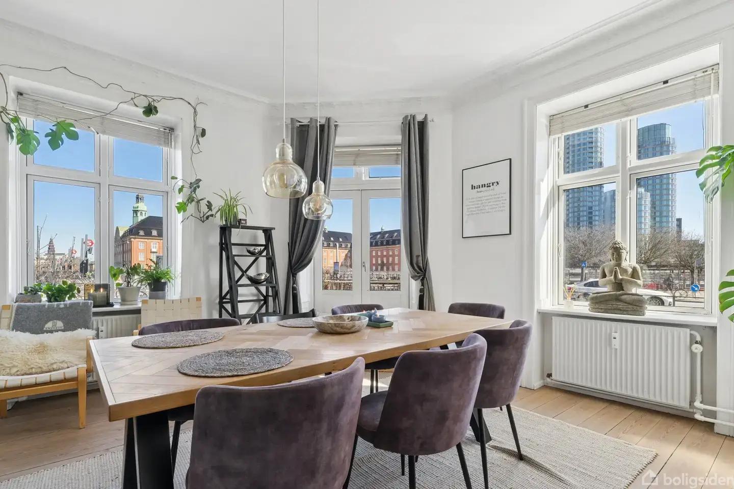 Eksklusiv herskabslejlighed med solrig sydøstvendt balkon i hjertet af København.