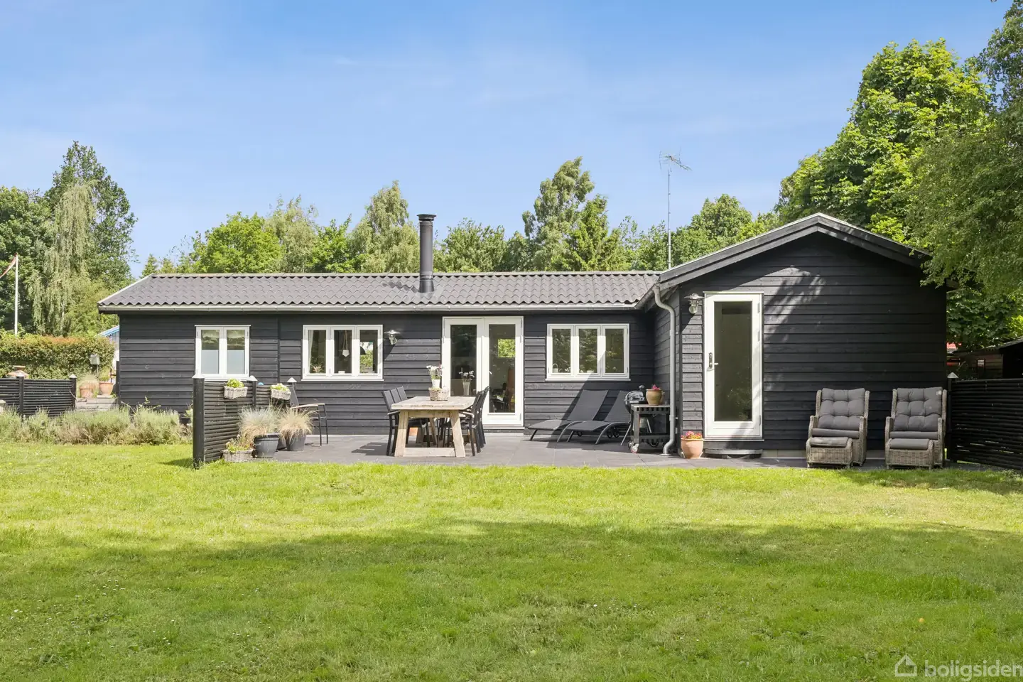 MODERNE FRITIDSHUS PÅ 74 M² I DYNDET VED BORUP