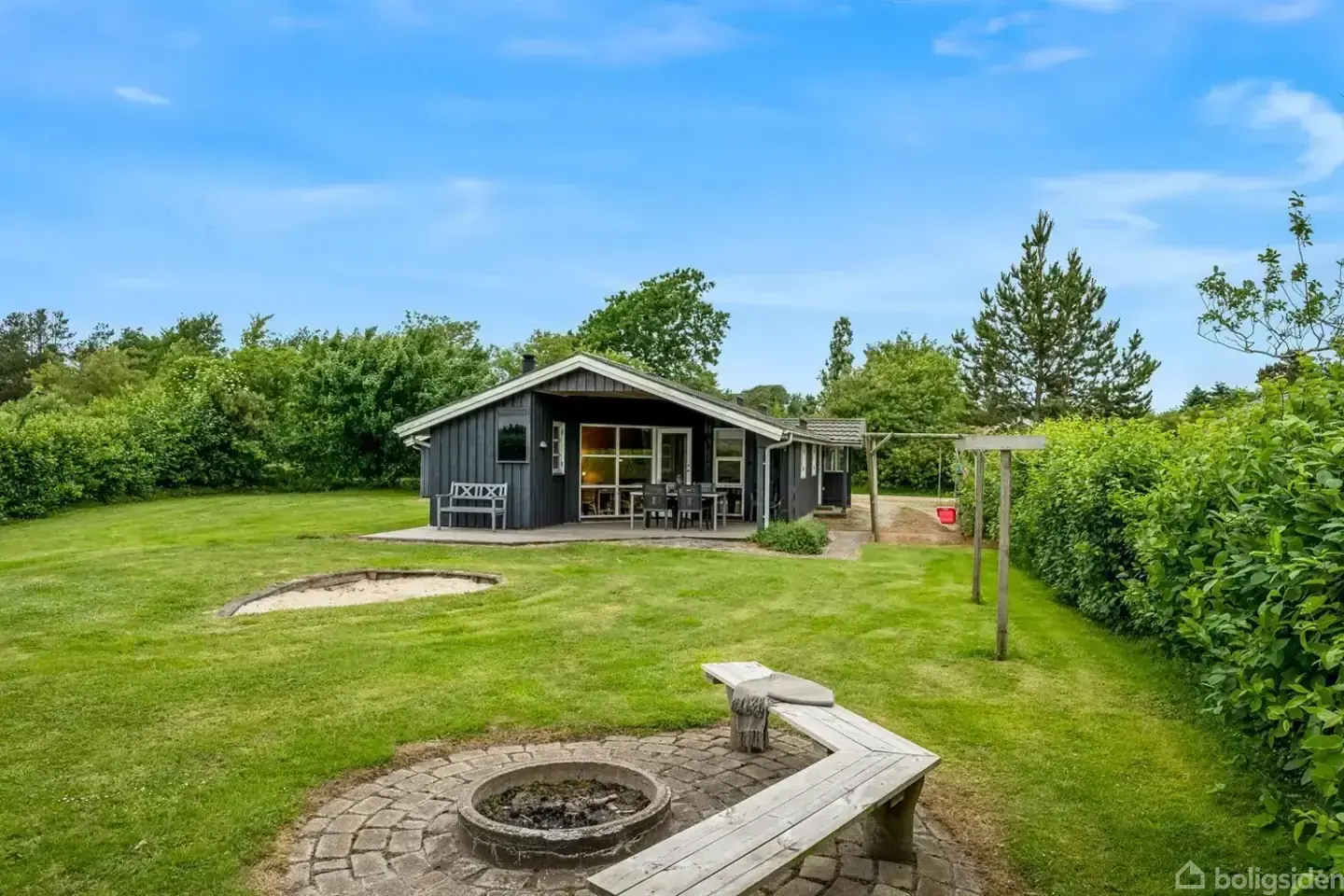Velholdt sommerhus ved Skaven Strand