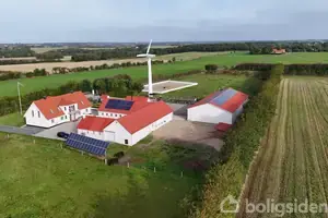 Landejendom på Kirkegårdsvej 10, 9500 Hobro