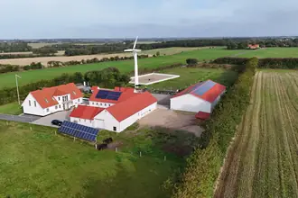 Landejendom på Kirkegårdsvej 10, Døstrup, 9500 Hobro