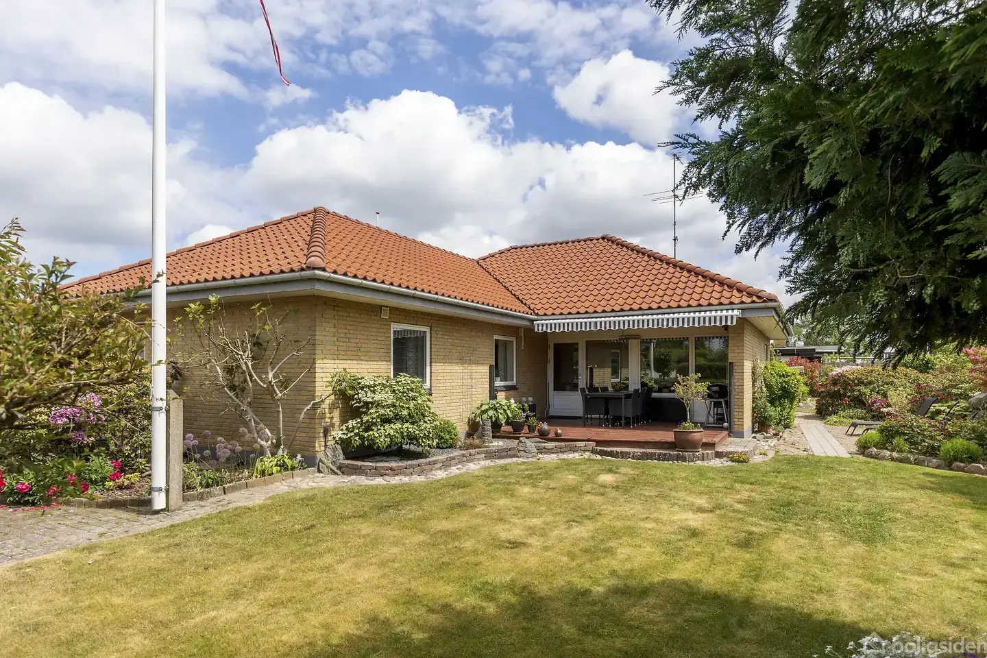 Velholdt familievenlig villa i Skibby med skøn have og god beliggenhed
