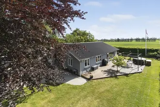 Villa på Klostergårdsvej 2, Fousing, 7600 Struer