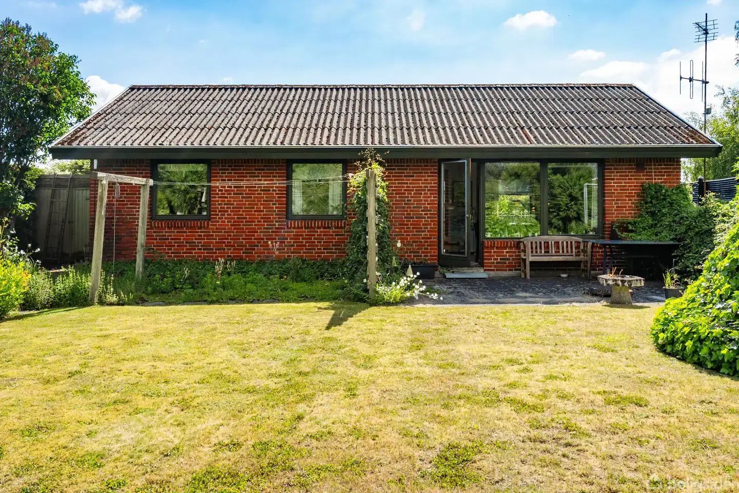 Original villa med charme, muligheder og skøn have i Pilegårdskvarteret