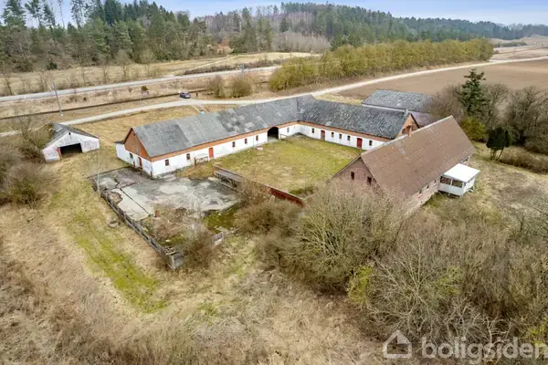 Landejendom på Bjerregårdsvej 9, 8550 Ryomgård