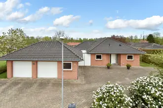 Villa på Åsbjerg 33, 7323 Give