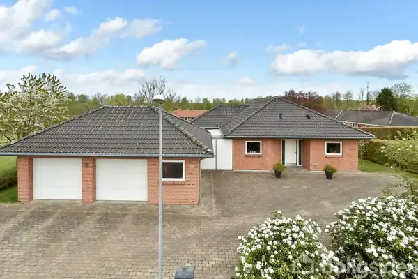 Villa på Åsbjerg 33, 7323 Give