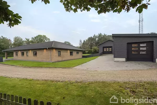 Villa på Engvej 11, 7560 Hjerm