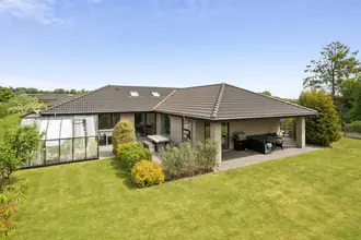 Villa på Korslystvej 1, Norring, 8382 Hinnerup