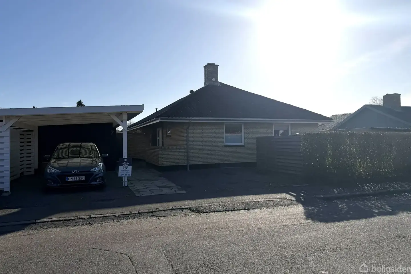 Velholdt og indflytningsklart 1-planshus beliggende på rolig, blind villavej!