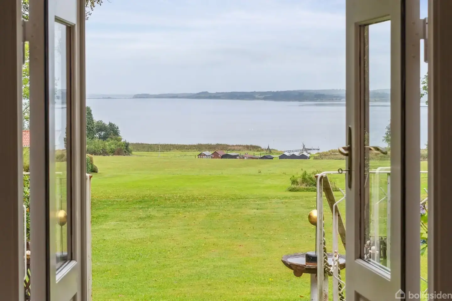 Villa på Fjordvej 2, 8831 Løgstrup