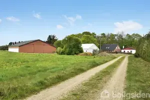 Landejendom på Ll Bredlundvej 5, 7362 Hampen