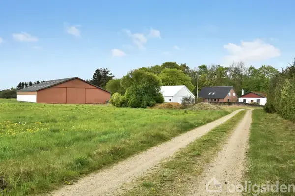 Landejendom på Ll Bredlundvej 5, 7362 Hampen