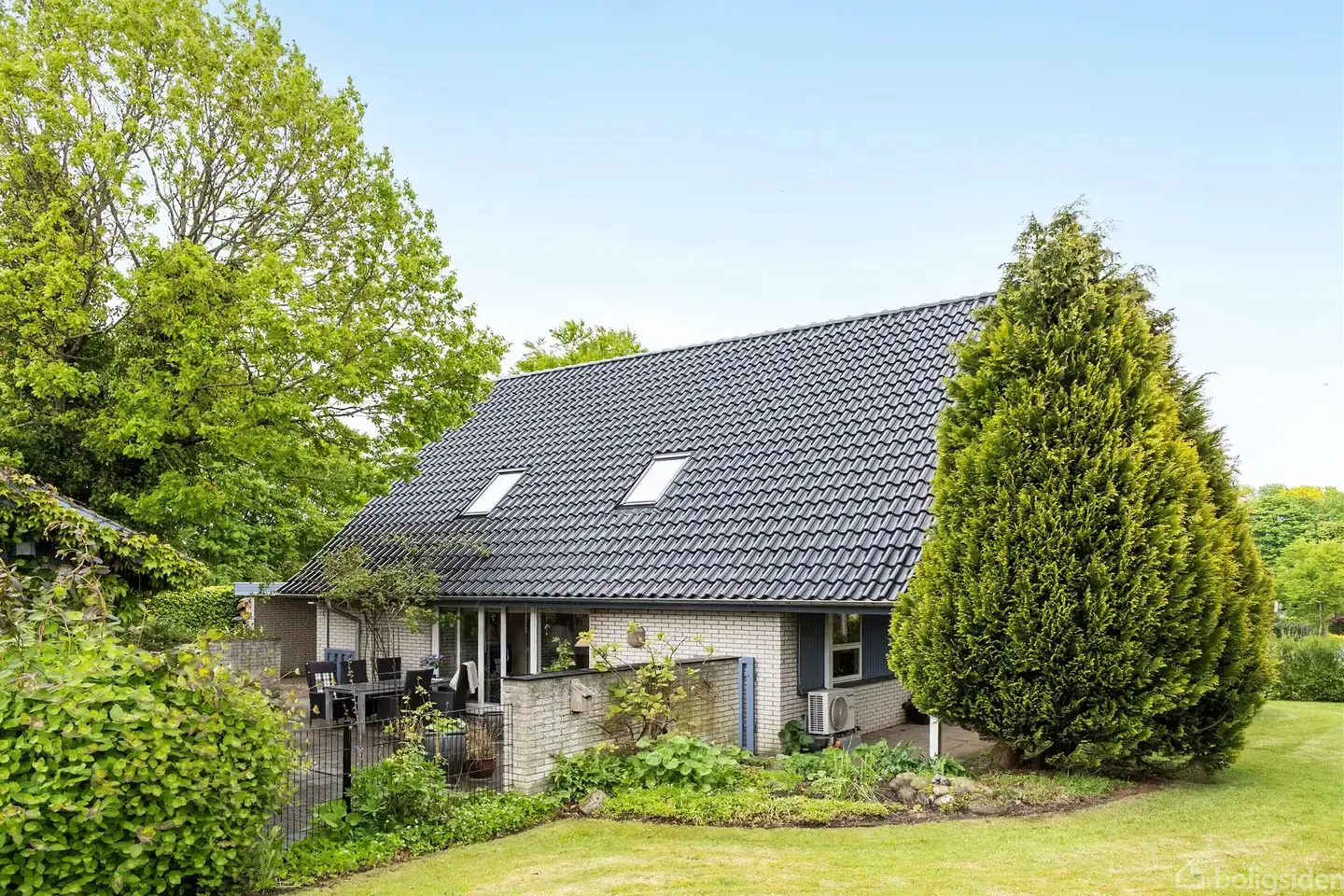 Rummelig villa med rig plads til familien.