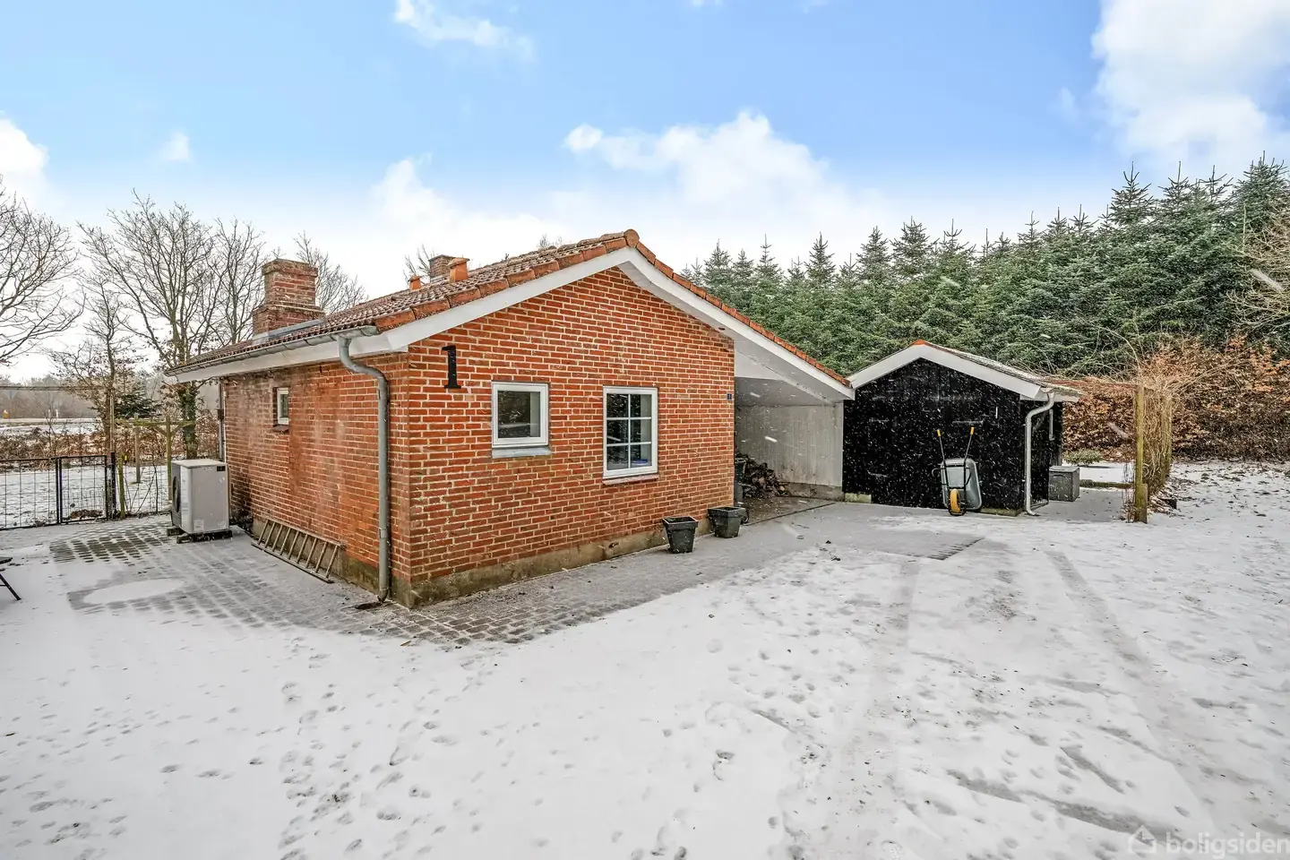 Velholdt villa beliggende naturskønt tæt på Tarm