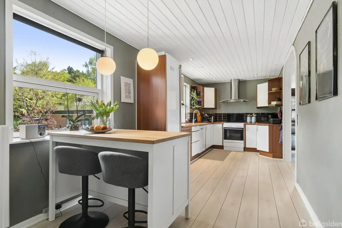 Rummelig villa med skøn udsigt til grønne omgivelser - View 3