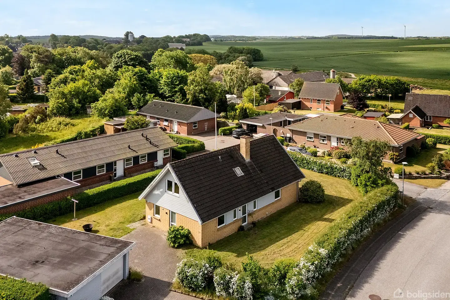 Velholdt villa m. garage og gode rammer for familien