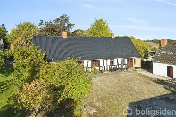 Landejendom på Gedebjergvej 7, 8410 Rønde