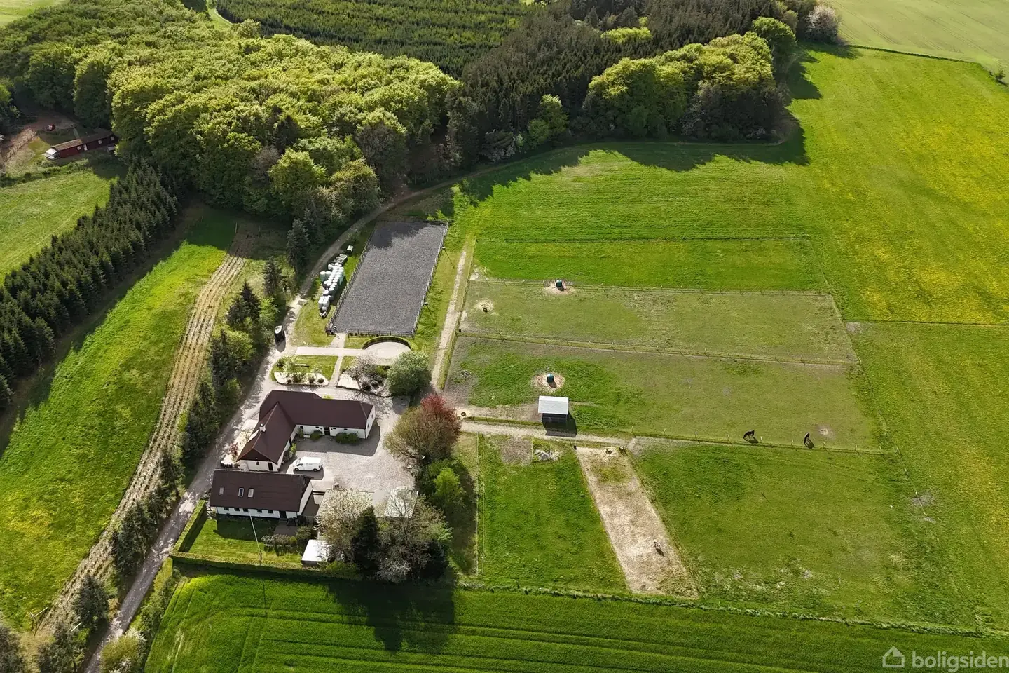 Fantastisk ejendom med stor grund og gode dyrefaciliteter