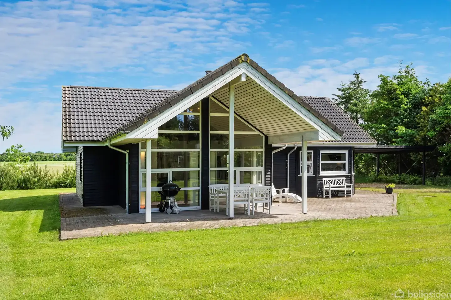 Stort sommerhus i Trend ved skov og Limfjorden - God udlejning!