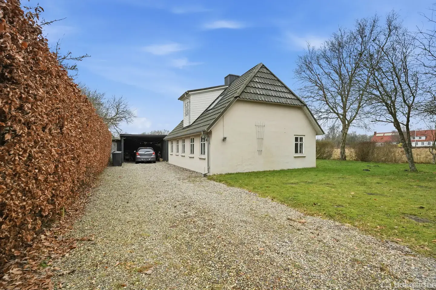 INDFLYTNINGSKLAR VILLA I CYKELAFSTAND TIL BRAMMING - TIL UNDER EN HALV MILLION