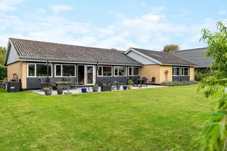Villa på Fyrrevænget 13, Sundby, 4800 Nykøbing F