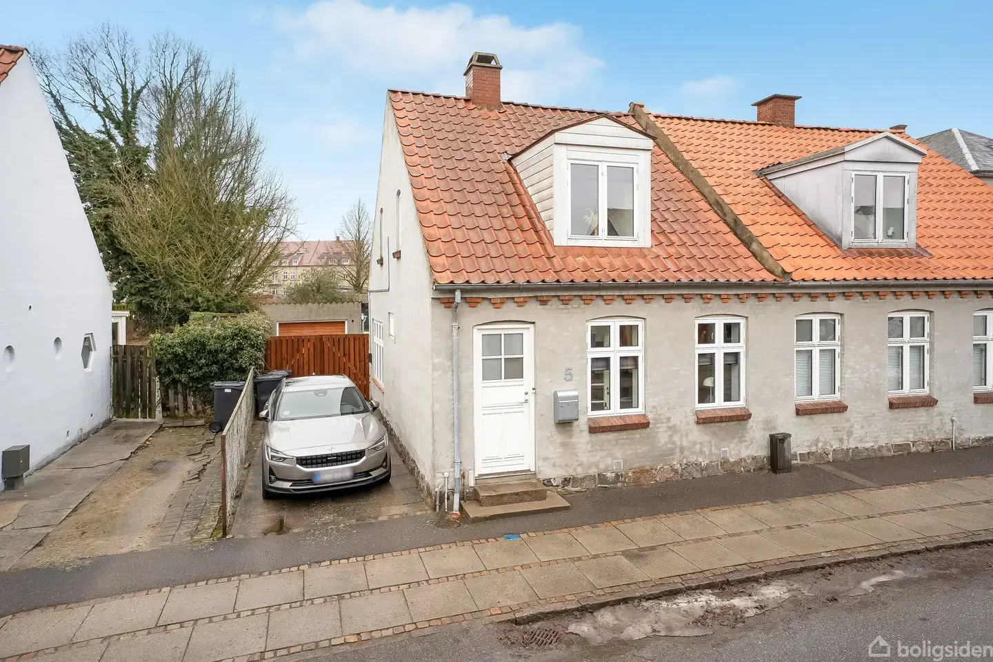 Moderniseret byhus og central beliggenhed!