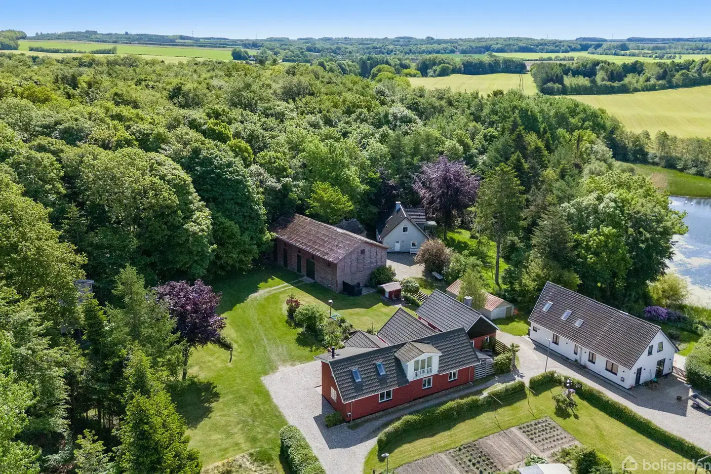 Idyl, naturskønne omgivelser og masser af plads – kun få minutter fra Suldrup