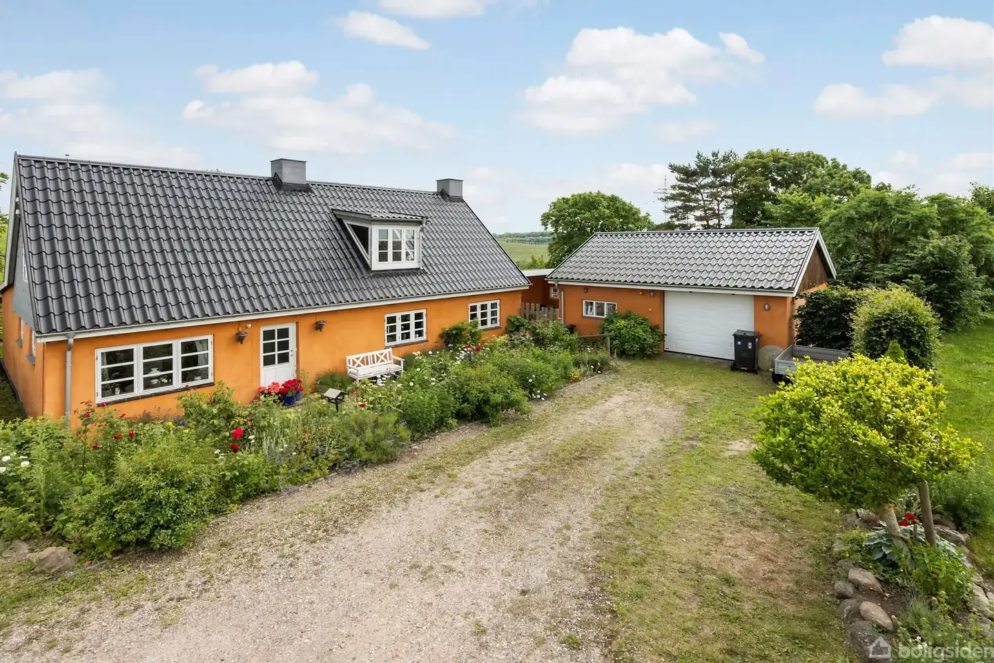 CHARMERENDE LANDVILLA MED UDSIGT AD LIBITUM