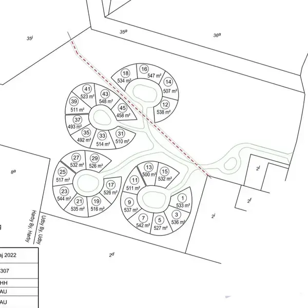 Plan over byggegrund viser cirkelformede grupper af parceller med størrelser fra 458 m² til 558 m². Stier forbinder grupperne i en struktureret layout. Tekst indeholder "dato: 23. maj 2022" og "56307".