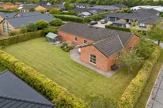 Villa på Østerløkken 112, 8381 Tilst