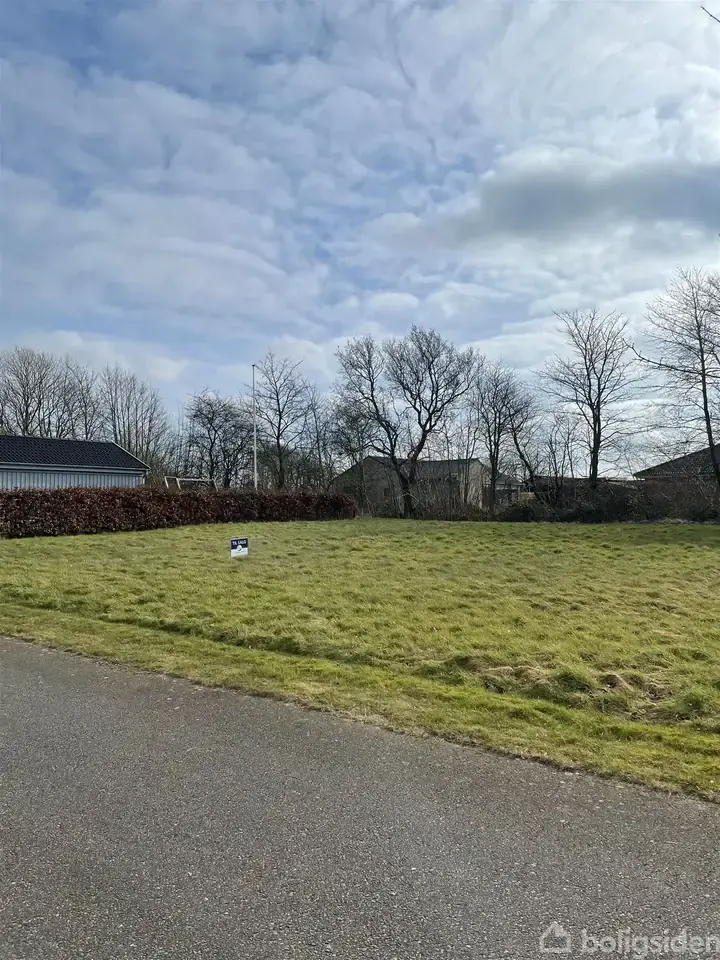 Helårsgrund på Sydbanen 13, 6093 Sjølund