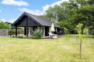Fritidshus på Buskrosevej 16, 3390 Hundested