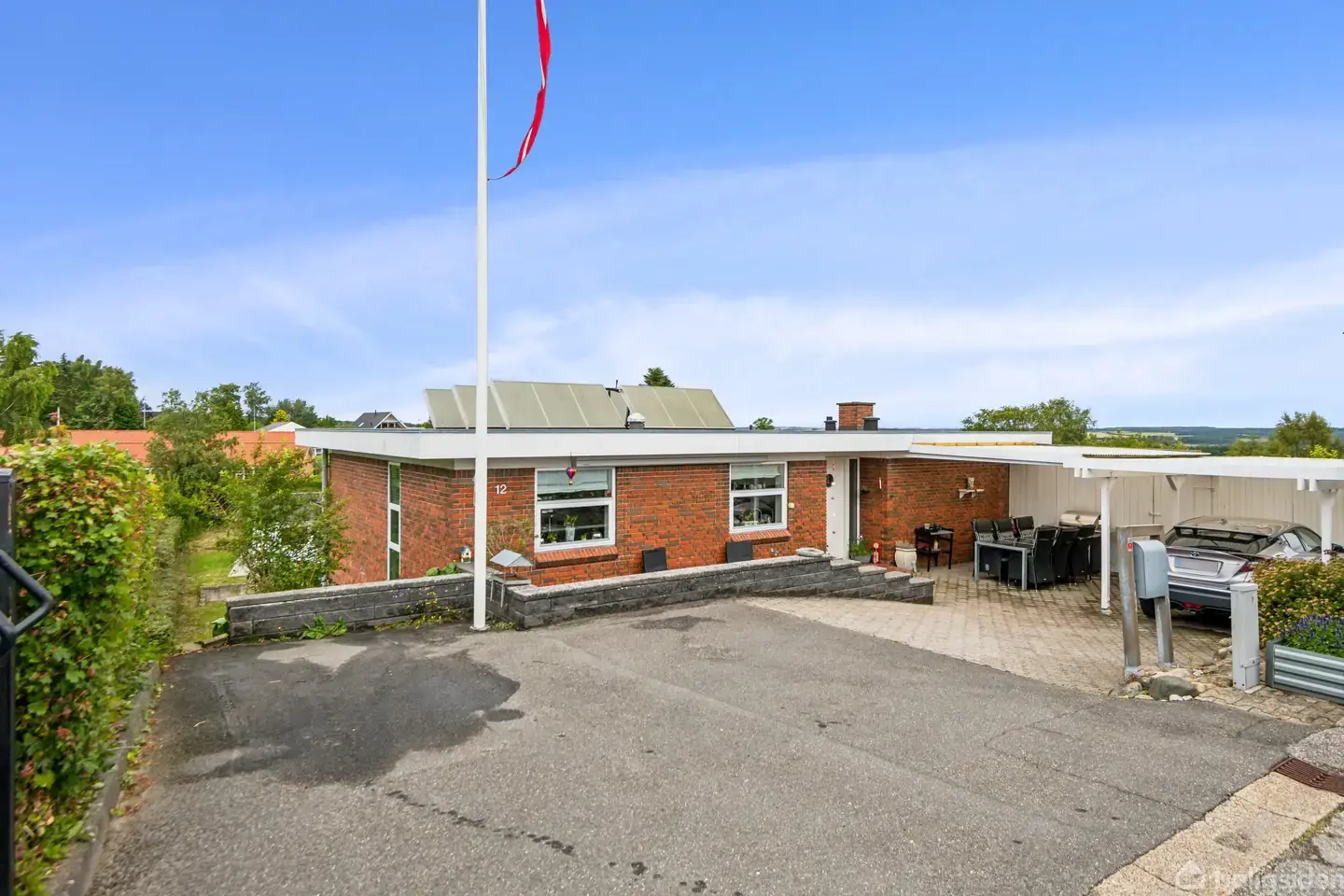 Højtbeliggende villa med udsigt, masser af plads og attraktiv beliggenhed