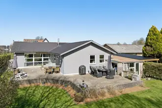 Villa på Grønnevænget 13, 8765 Klovborg