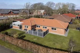 Villa på Vesterdams Alle 52, Lind, 7400