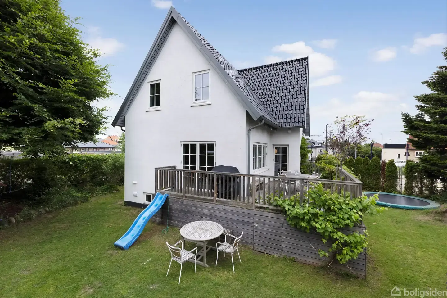 En flot, charmerende og indflytningsklar villa med mange kvaliteter