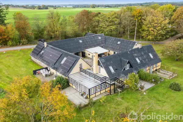 Landejendom på Hvidemosevej 21, 4070 Kirke Hyllinge