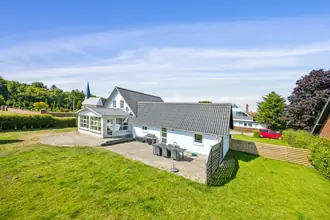 Villa på Strandvejen 150, Hou, 9370 Hals