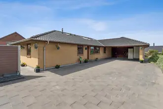 Villa på Skovlundsvej 1, Ø Alling, 8963 Auning