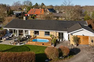 Villa på Bybakken 10, Annisse, 3200 Helsinge