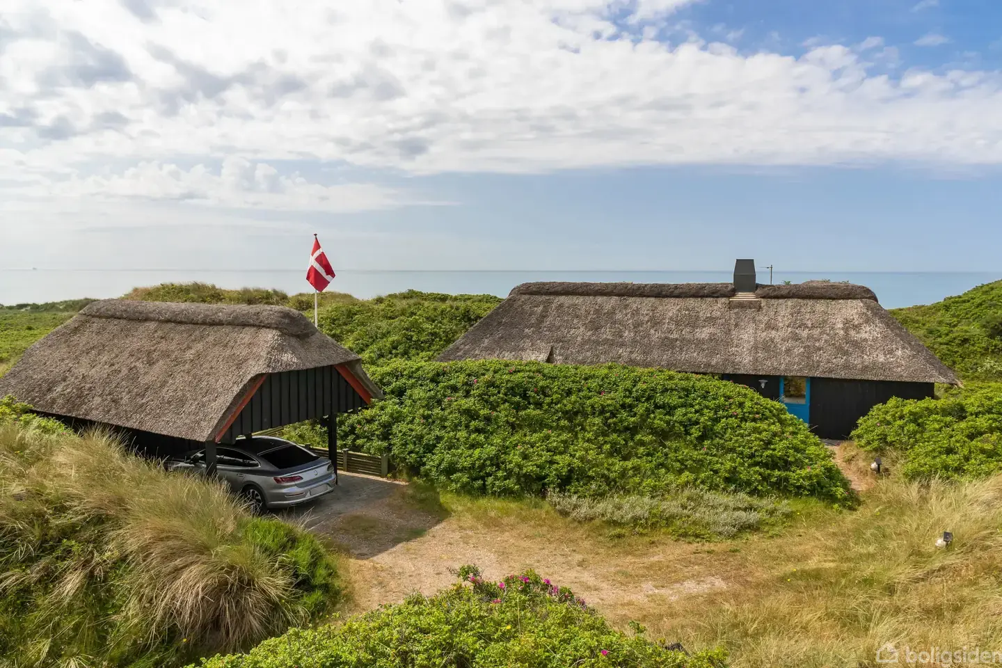 Anseelig klitgrund med udsigt over Vesterhavet og Blåvandshuk Fyr - Visning 2